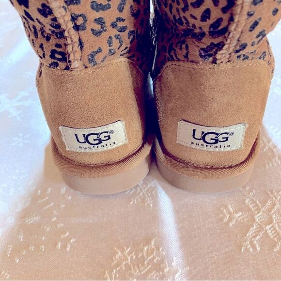UGG Classic Short Rosette Boots 1006072 Brown Leopard Pattern Sz 6 great soles - Picture 7 of 8